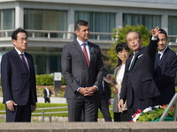 5月20日(火曜日) サンティアゴ・ペーニャ・パラシオス　パラグアイ共和国大統領原爆の子の像への千羽鶴奉納、広島平和都市記念碑参拝・献花先導