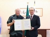 8月4日(月曜日)リック・ブランジャルディ　ホノルル市長に対する広島市特別名誉市民称号贈呈式
