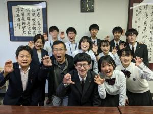 写真：記念撮影するワークショップの参加者ら