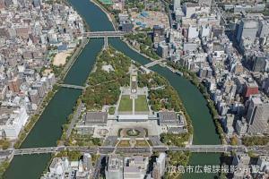 写真:平和記念公園上空