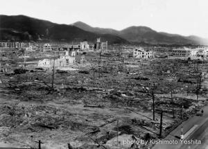 写真:1945年秋に中国配電ビル屋上から北を望む風景