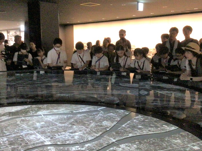 写真：資料館見学1