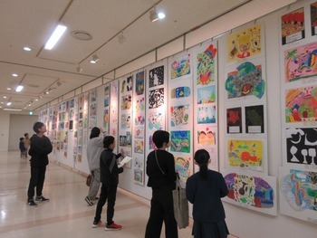 写真:文化の祭典 小学校の部の様子1