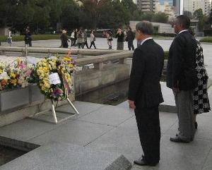 Speaker Sisulu visiting the cenotaph