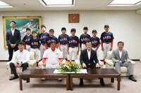 八條議長と中国連盟山陽リーグの皆様の集合写真