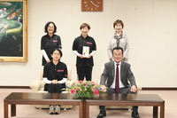 八條議長と中島&観音コパンの皆様の集合写真