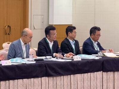 総会に参加する八條議長の写真
