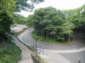 比治山トンネル上部の広場