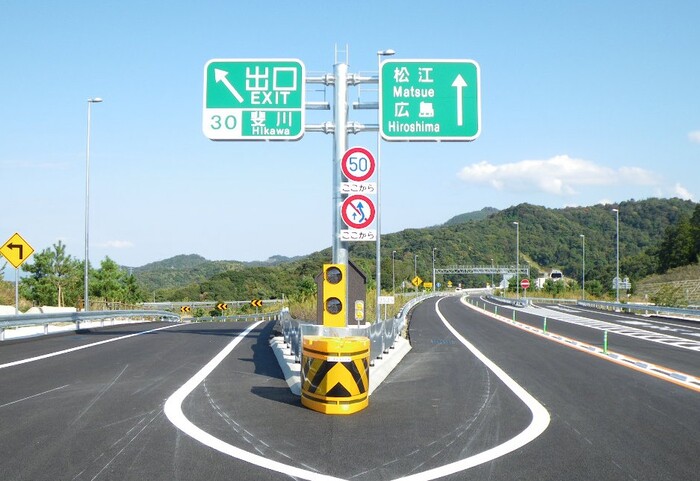 写真:内部照明式道路標識2