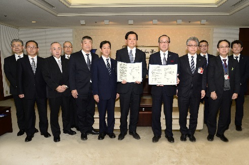 写真:協定締結式