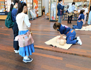 写真：女性消防団員1