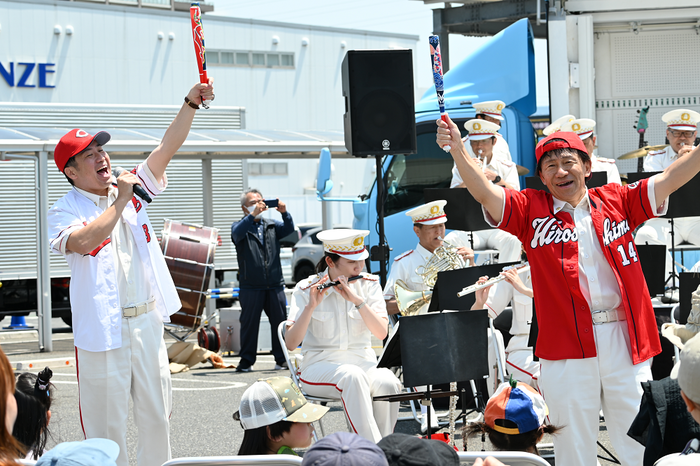 写真:屋外での演奏の様子3