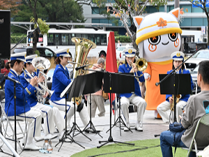 写真：基町クレドでの演奏の様子です。