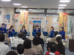 写真：木管5重奏の演奏の様子です。