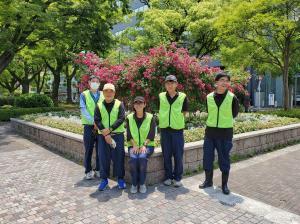写真：株式会社広島企業　花の植替え作業の様子2