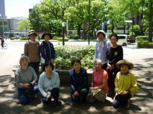 写真：広島木蘭会　花の植替え作業の様子2