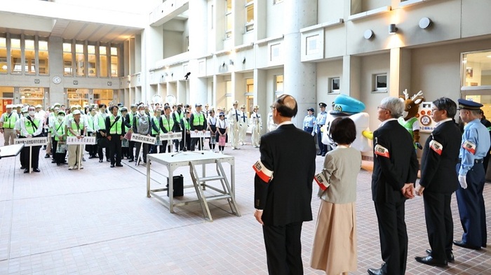 写真:全国地域安全運動街頭パレードの様子