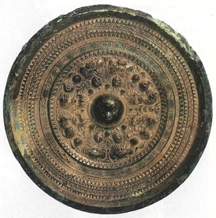 写真：三角縁神獣鏡