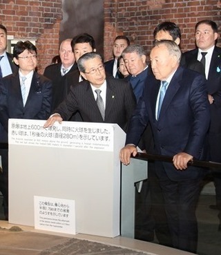 写真：ナザルバエフ大統領資料館視察