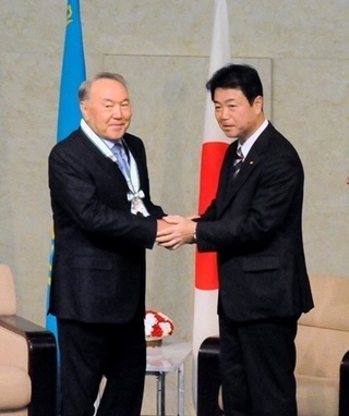 写真：ナザルバエフ大統領特別名誉市民2