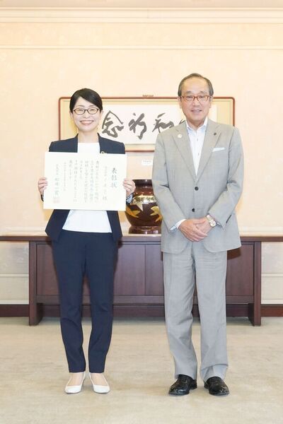 写真：表彰式の様子（株式会社イズミ様）