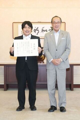 写真：表彰式の様子（株式会社研創　様）