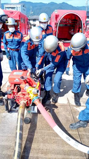 写真：可搬ポンプ取扱い訓練の様子5