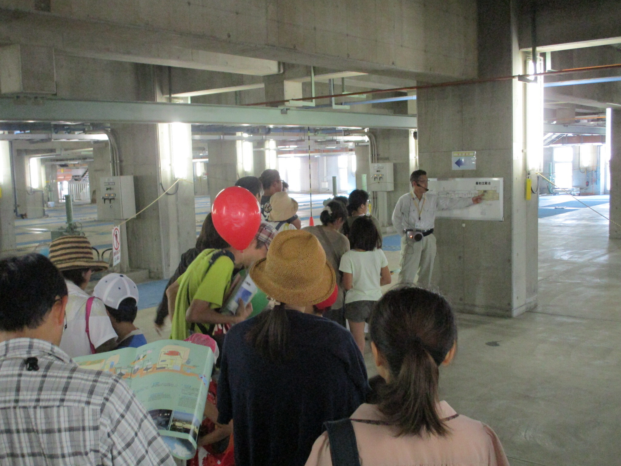 施設見学風景