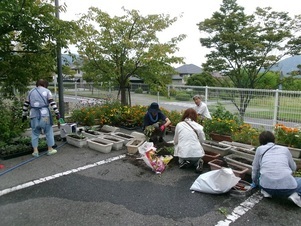 大塚公民館の花壇の写真3