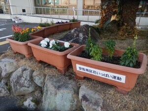 祇園公民館のプランターの写真1