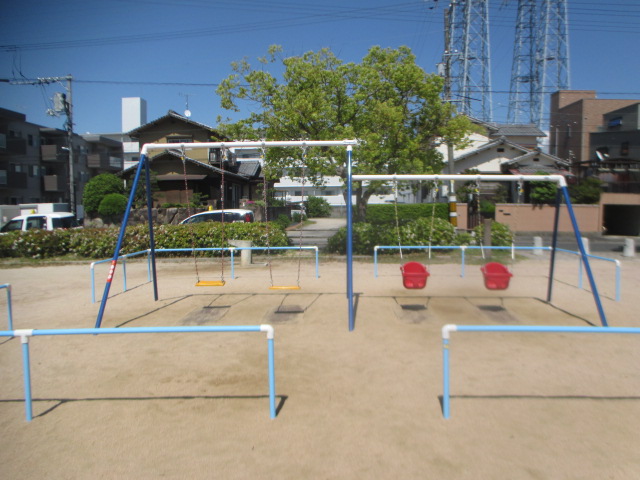 写真：バケット型ブランコ