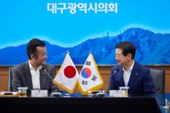 イム・インファン大邱広域市議会議長表敬訪問の写真