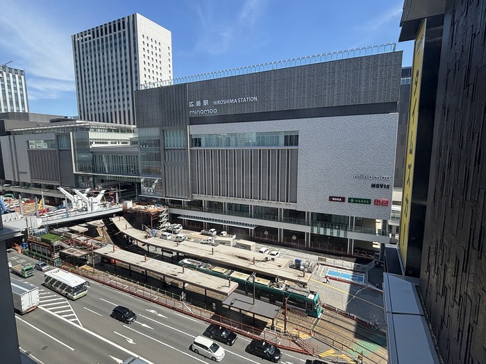 広島駅南口広場東側の写真
