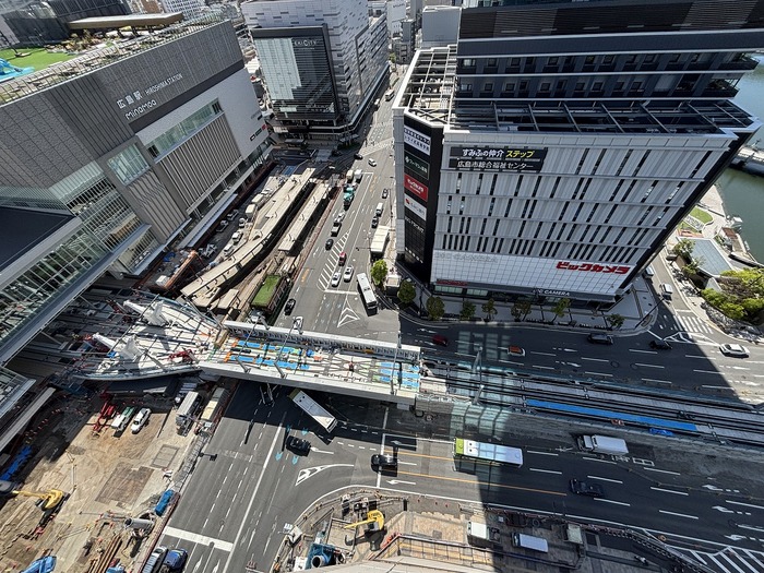 広島駅前交差点付近の写真