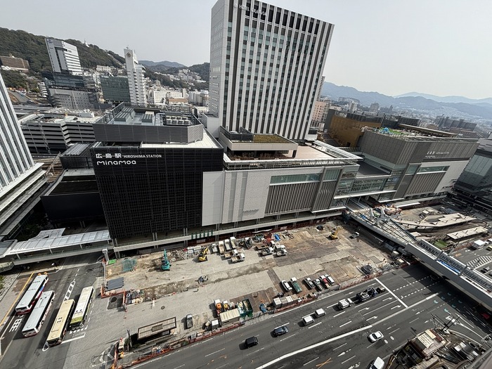 広島駅南口広場西側の写真