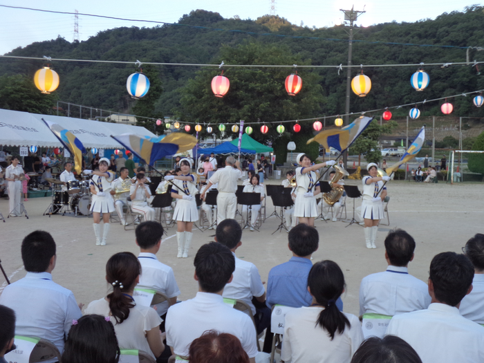 鈴張学区星空ふるさとまつりでの演奏です。
