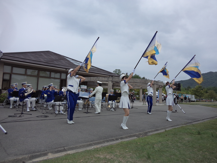 瀬野川公園のイベント広場での演奏の様子です