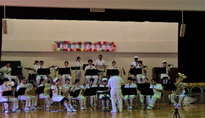 三滝少年の家にてコンサートの様子です。2