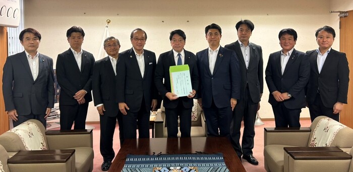 写真：小野寺自民党政調会長