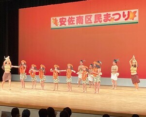 写真：芸能広場