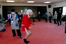 写真：ひよっとこ踊りの様子2