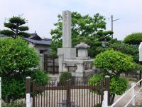 写真：三秀神社遺跡記念碑