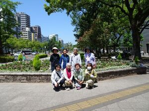 写真：広島木蘭会　花の植替え作業の様子2