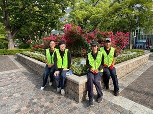 写真：株式会社広島企業　花の植替え作業の様子2