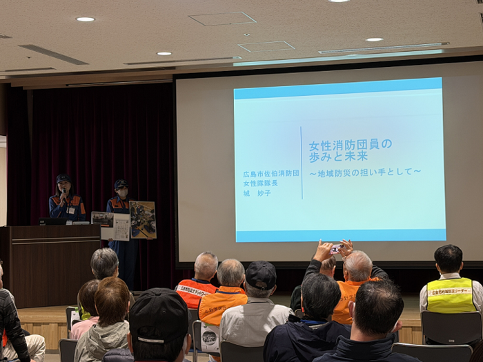 佐伯消防団女性隊　発表の様子