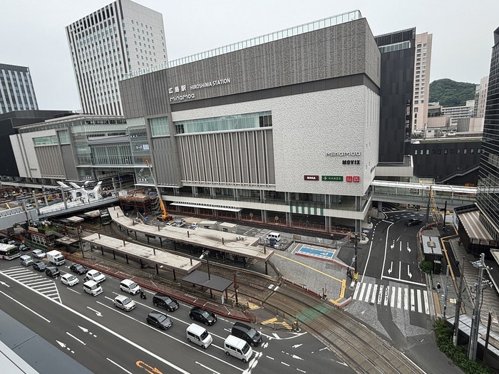 広島駅南口広場東側の写真