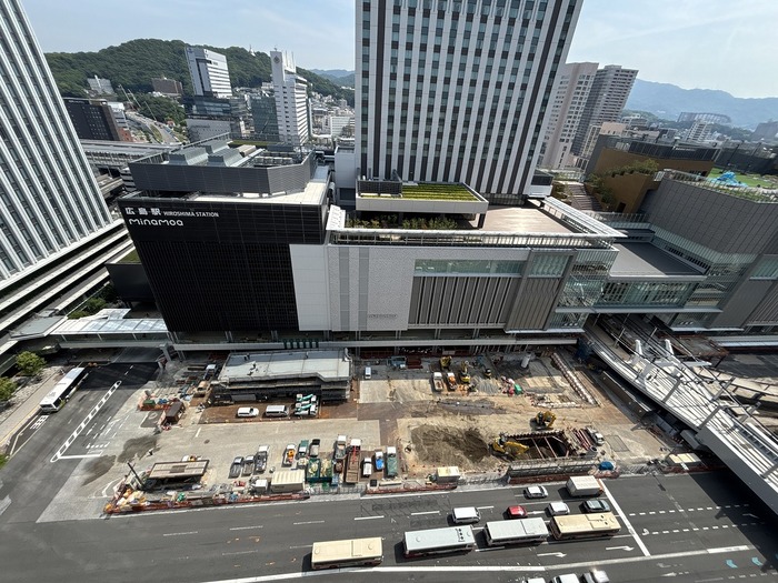 広島駅南口広場西側の写真