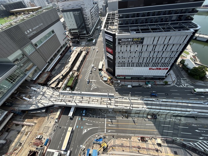 広島駅前交差点付近の写真