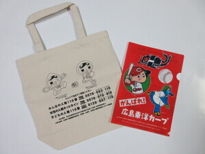 写真：クリアフォルダとコットンバッグ（啓発物品）