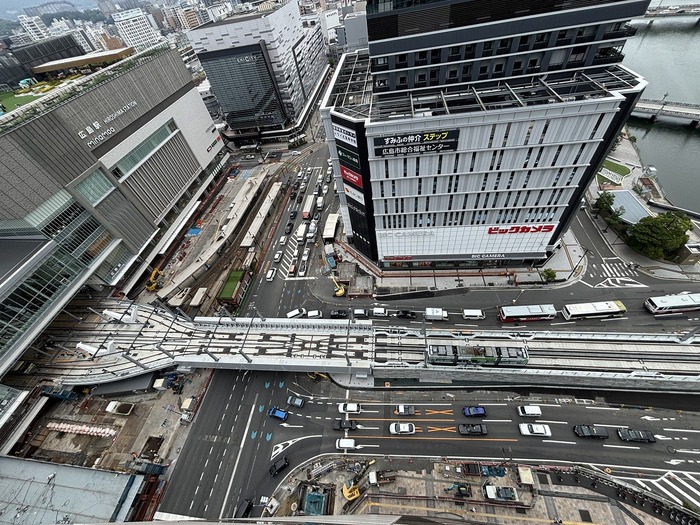 広島駅前交差点付近の写真